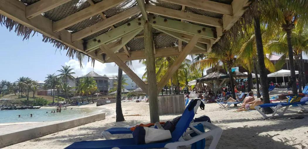 Romantique Et Bel Appartement En Bord De La Mer, Piscine Surveillee Et Belle Plage A 50M Сен-Франсуа Экстерьер фото
