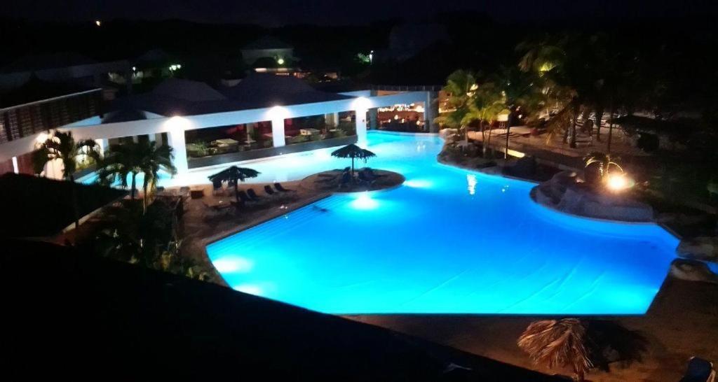 Romantique Et Bel Appartement En Bord De La Mer, Piscine Surveillee Et Belle Plage A 50M Сен-Франсуа Экстерьер фото